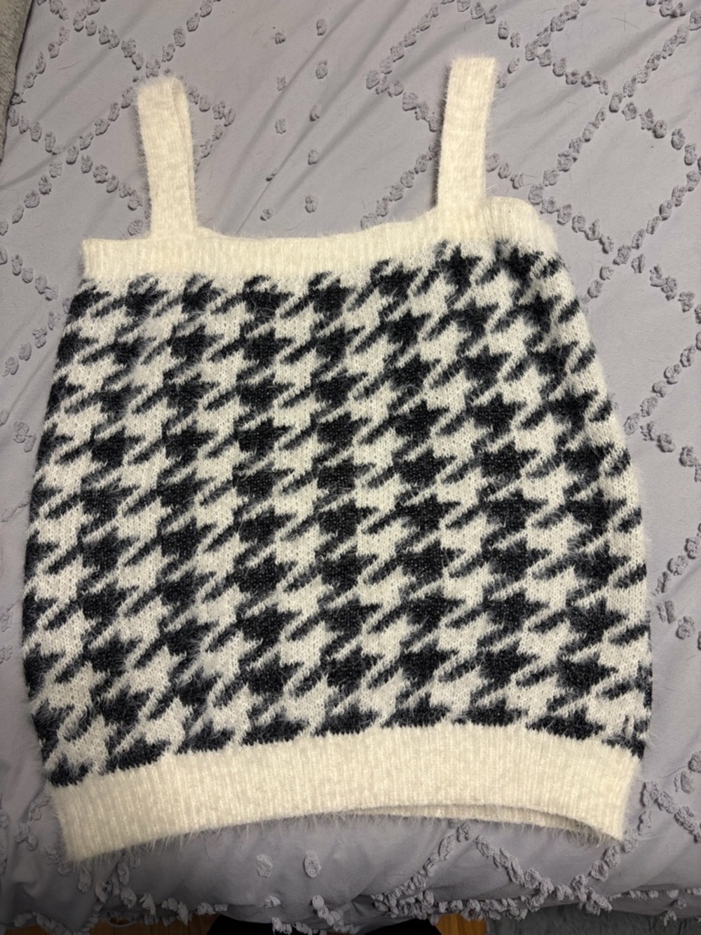 Cozy Houndstooth Knit Tank Top - White and Black